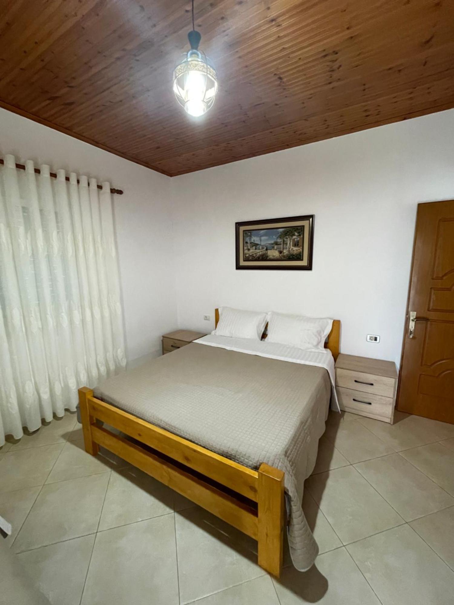 Rent Rooms Sakolli Berat Bagian luar foto