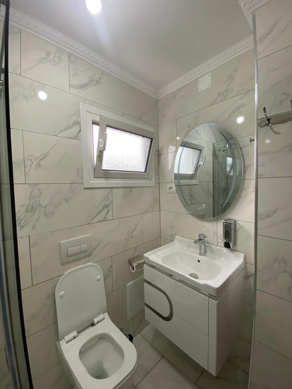 Rent Rooms Sakolli Berat Bagian luar foto