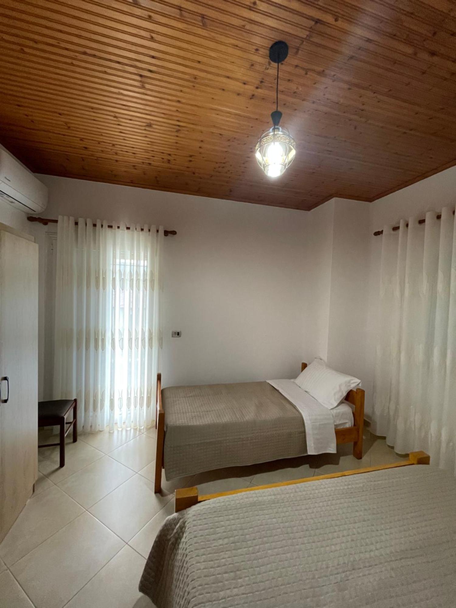Rent Rooms Sakolli Berat Bagian luar foto