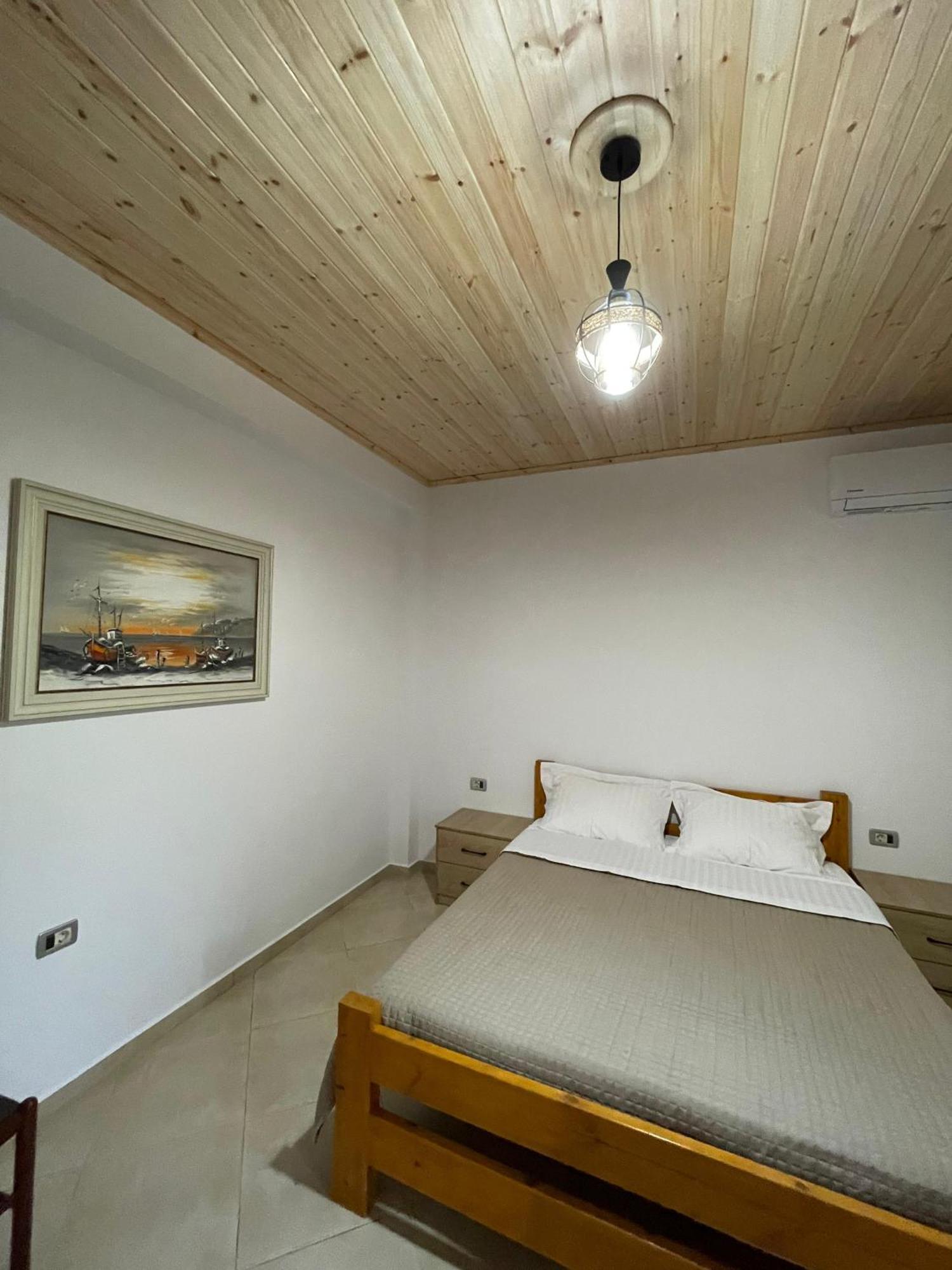 Rent Rooms Sakolli Berat Bagian luar foto