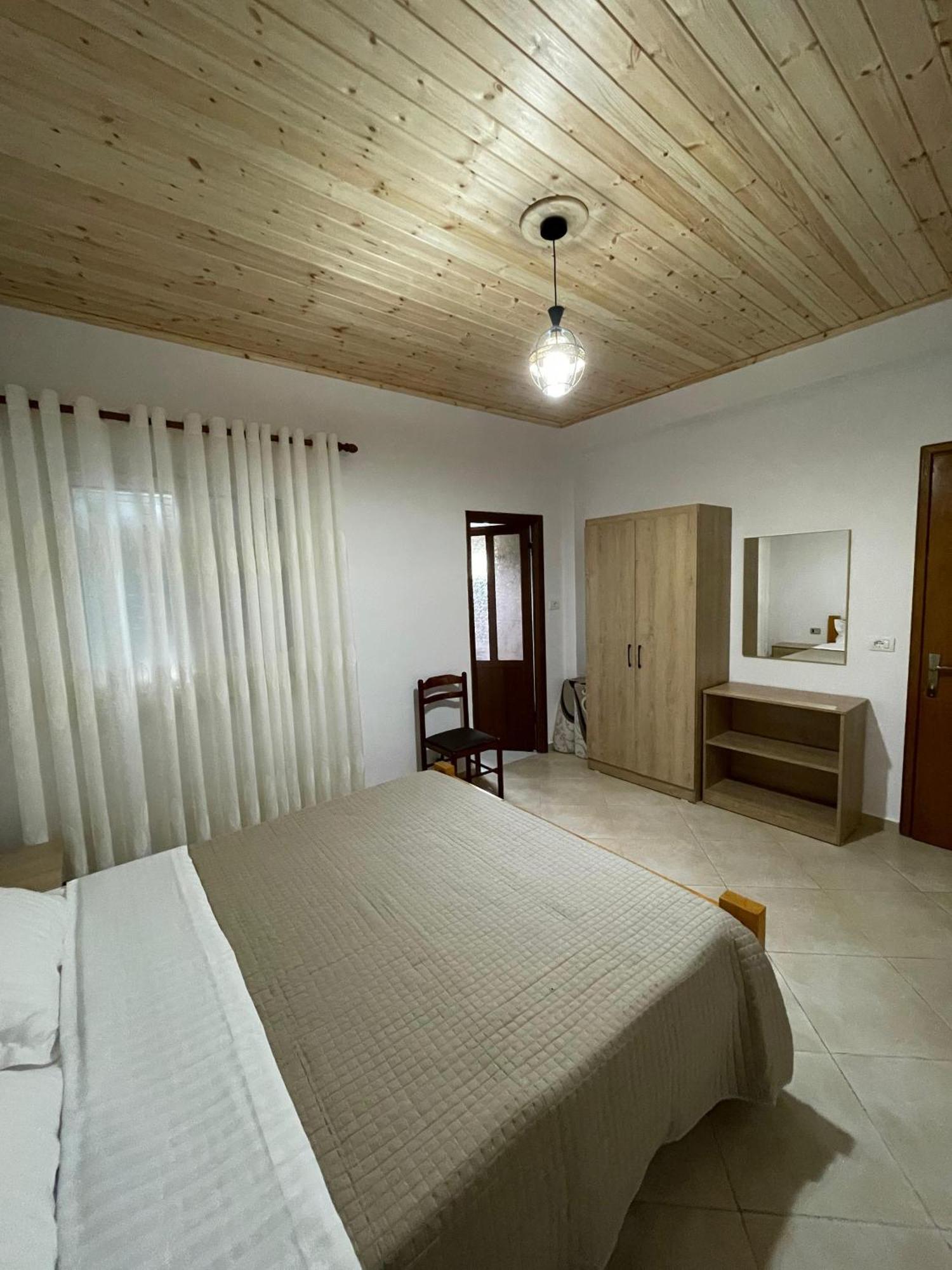Rent Rooms Sakolli Berat Bagian luar foto
